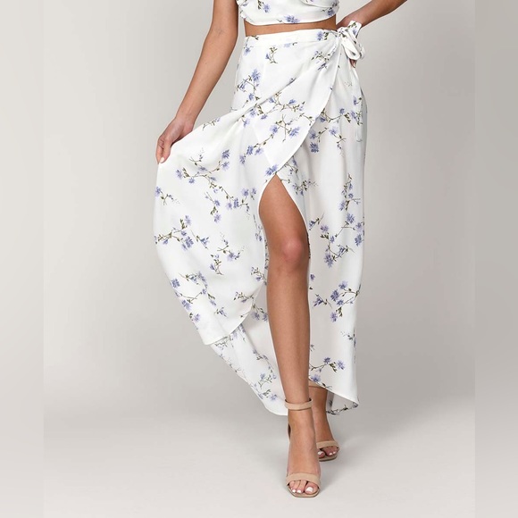 🆕 White Elsa Floral Maxi Wrap Skirt - Picture 2 of 7